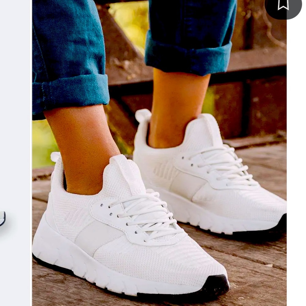 AVRE Life Force White Sneakers, NWT, In Box, Size 7.5